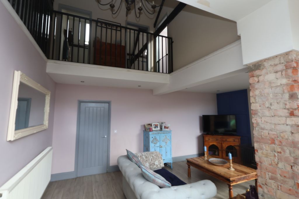 Annexe Mezanine landing over lounge- click for photo gallery